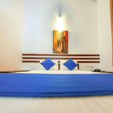 White Rose Beach Resort Marawila Esterno foto