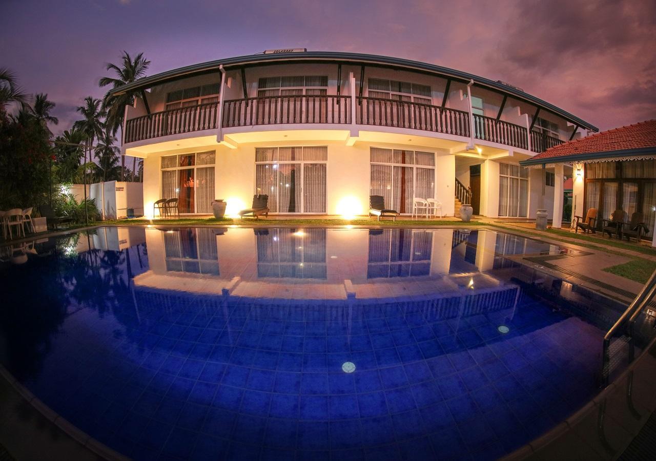 White Rose Beach Resort Marawila Esterno foto