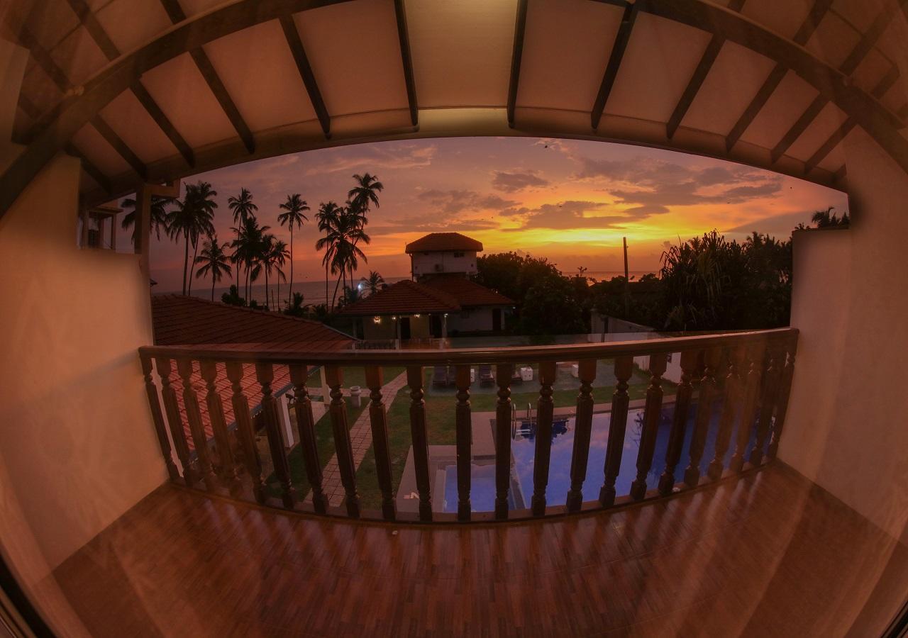 White Rose Beach Resort Marawila Esterno foto