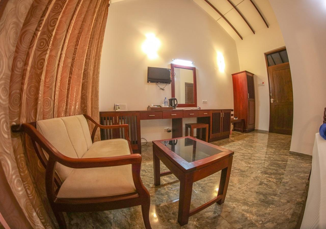 White Rose Beach Resort Marawila Esterno foto