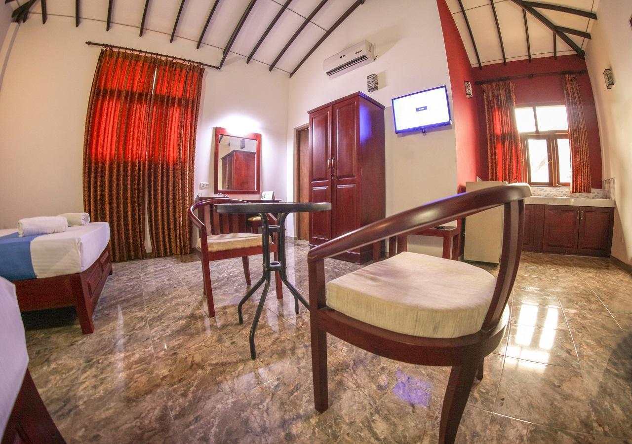 White Rose Beach Resort Marawila Esterno foto
