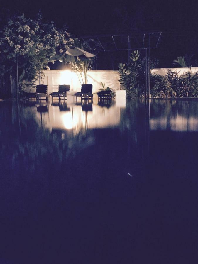 White Rose Beach Resort Marawila Esterno foto