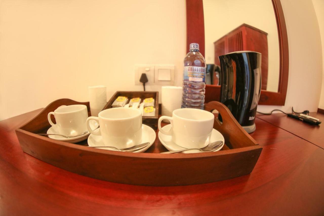 White Rose Beach Resort Marawila Esterno foto